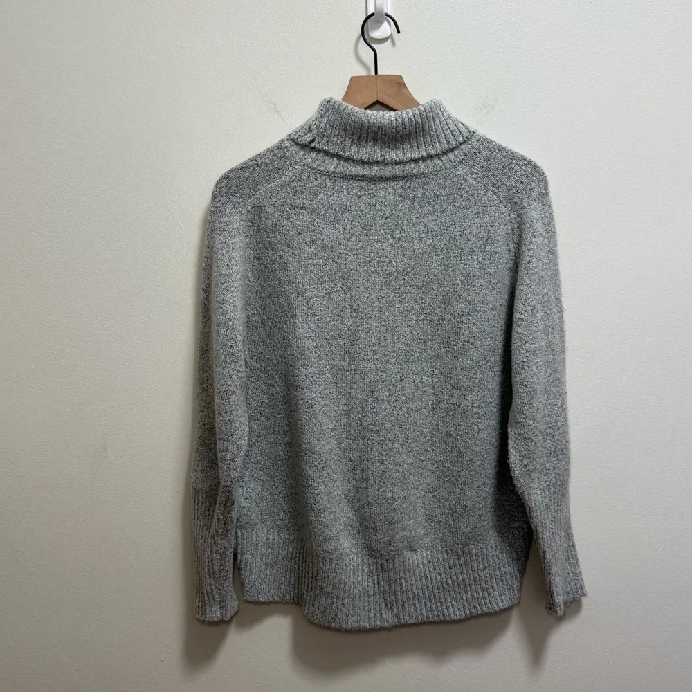 Oversized light grey turtleneck chunky knit sweater small minimal Scandinavian - Picture 8 of 9